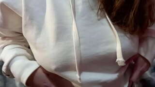 Stiefzuster krijgt orgasmes terwijl hij neukt me