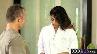 ���ेक्सी सुन्दरी सोफिया लियोन घुँडा टेकेर र swallowed डिक मसाज पछि