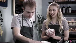 Nuori mies myöntää, että hänen GF, että hän pettänyt häntä, koska seksiä