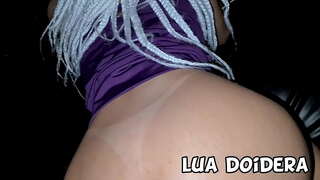 Novinha do Rio de Janeiro Lua Doidera no glory hole na festa de swing e fez flere menn gozarem na punheta e boquete