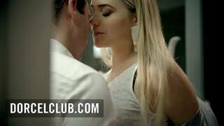 Керемет жубайы Миа Малкова менен кумарлуу секс