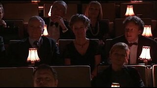 Celia Jones - tomboy - bagis apan mosangpot sa pagpakita sa uban sa usa ka botelya ug sa usa ka baseballbat