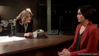 Fotosini lesbian anal xo&#039;roz haqida kamari bilan qoramag&#039;iz o&#039;rinbosari xodimi fucks